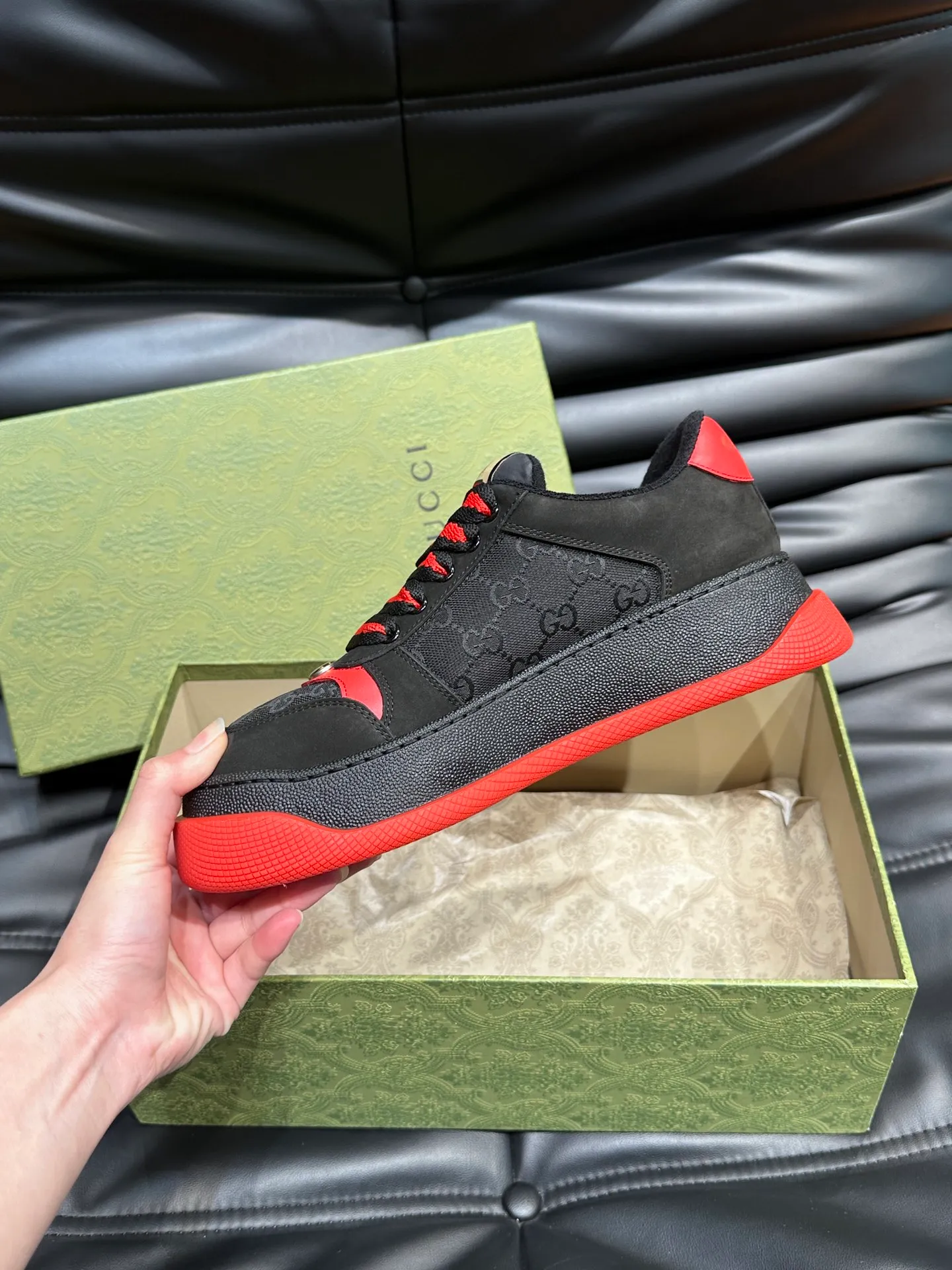Men's men's shoes 💰p480 "GUCC*" Screener series 👫 Couple style GG thick-soled sneakers, the Screener series is inspired by the classic sneakers of the 1970s, cleverly incorporating the retro Gucci logo, two-color waterproof platform soles, and 5CM thick soles to enhance the aura, conveying the new design concept that a single product should be permanently accompanied by the passage of time, creating a retro distressed effect, decorated with metal double G oval enamel details! High-quality, versatile classic items, highly recommended. Size female 35-39, male 38-44